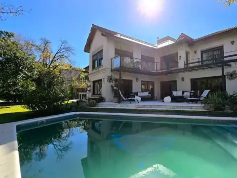VENTA CASA 5 AMB CON PISCINA LOMAS DE SAN ISIDRO