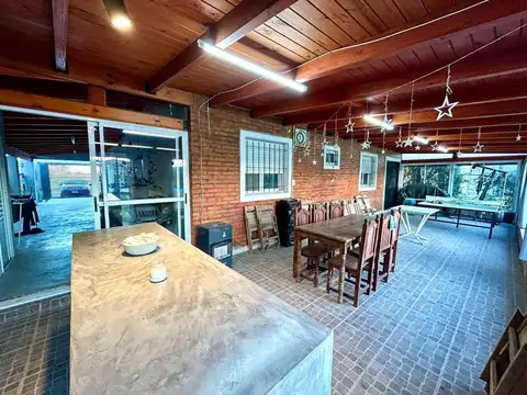 Casa en Venta con 2 cocheras