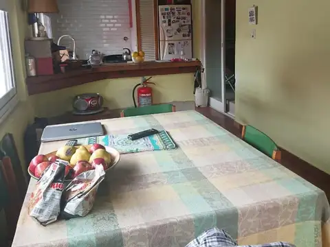 Casa 4 ambientes con 2 baños