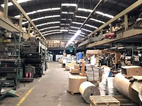 VENTA GALPÓN PARA INDUSTRIA! NAVE DE 1900 M2 APROX. 