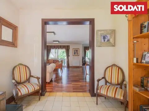 Casa en Venta con 2 cocheras