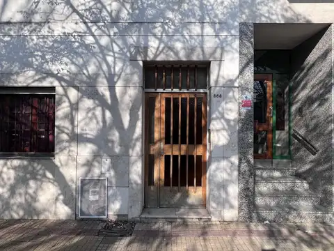 Departamento en venta 64 e/ 6 y 7, La Plata, tres dormitorios.