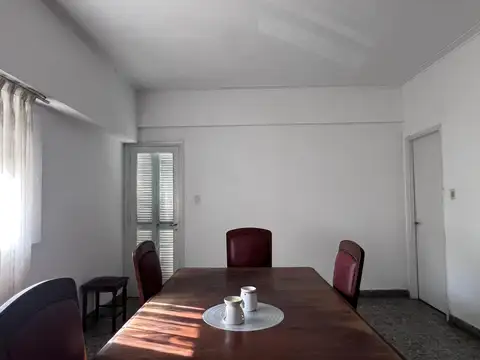 Departamento en venta 64 e/ 6 y 7, La Plata, tres dormitorios.
