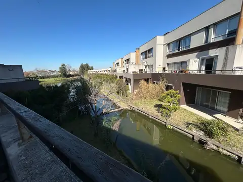 VENTA en Nordelta, Lago Escondido, Casa al lago, 3 dormitorios y dependencia, con Jardin.