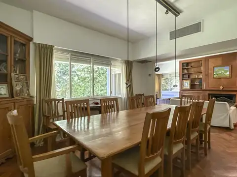 Casa 9 ambientes con 4 baños