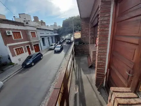 Vendo casa a reciclar en el microcentro. Permuto