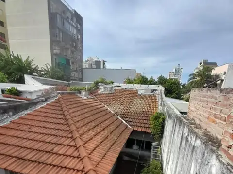 Vendo casa a reciclar en el microcentro. Permuto