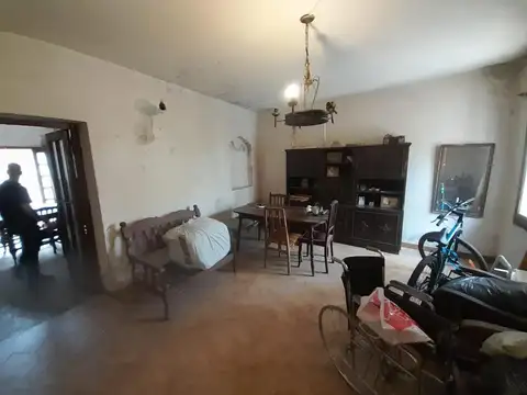 Casa 5 ambientes con 2 baños