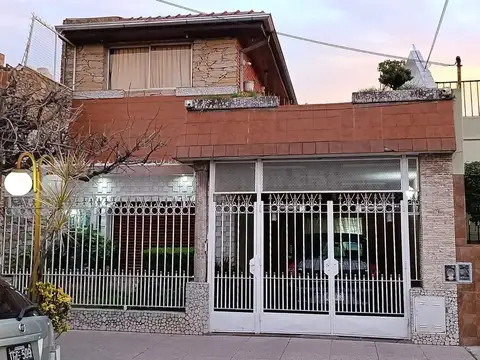 VENTA CASA MULTIFAMILIAR EN LOMAS DEL MIRADOR