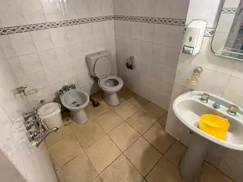 LOCAL A LA CALLE CONSTITUCION