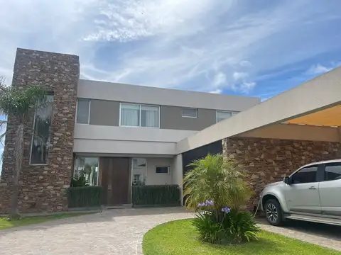 Muelles Puertos del Lago 300