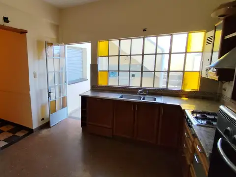 Depto Tipo Casa en Alquiler de 4 ambientes