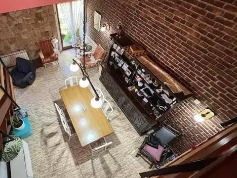 Casa en Venta con 4 cocheras