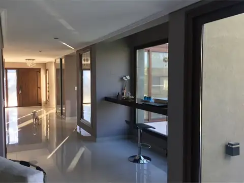 Casa 6 ambientes con 3 baños