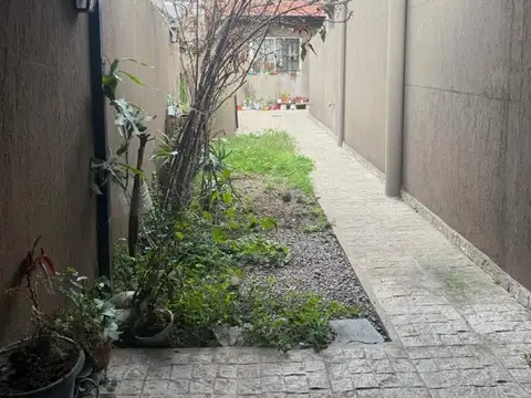 Casa 2 ambientes con 1 baño