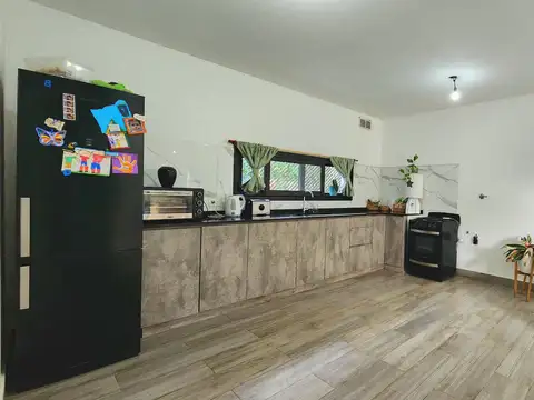Casa 4 ambientes con 2 baños