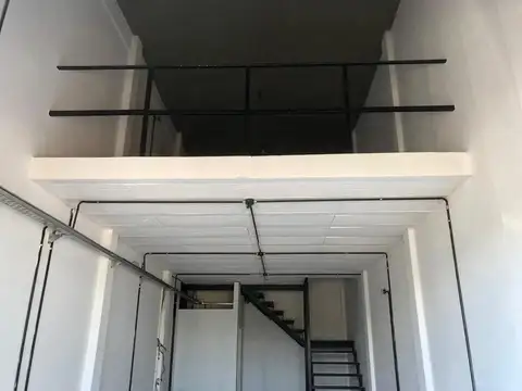 Local comercial de 10 x 4 metros excelentemente ubicado sobr