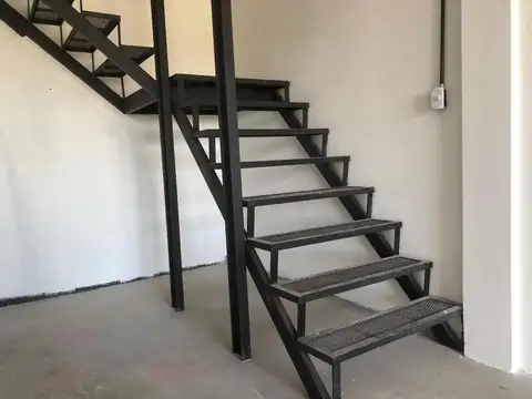 Local comercial de 10 x 4 metros excelentemente ubicado sobr