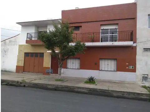 RETASADA - CASA PARA 2 FAMILIAS EN AVELLANEDA.