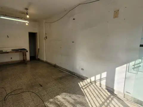 Local comercial de 24 m2 en Olivos a mts de Av. Maipu