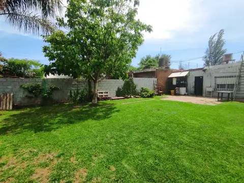 Casa en Venta con 2 cocheras