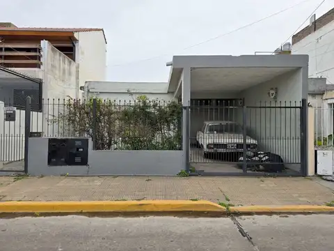 VENTA CASA 4amb C DEPOSITO MERLO CENTRO A RECICLAR