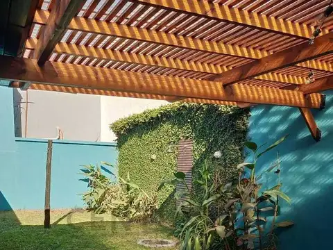 casa en venta en beccar con 3 dormitorios, jardín, quincho y fogonero