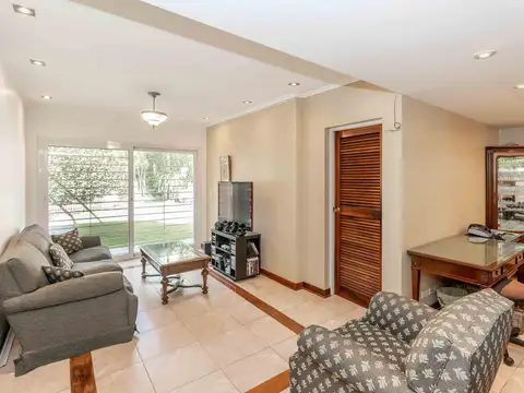 Casa 6 ambientes con 2 baños