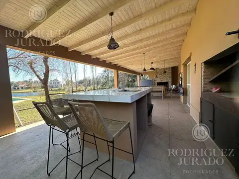 Excelente Casa En Alquiler Al Rio En Santa Catalina