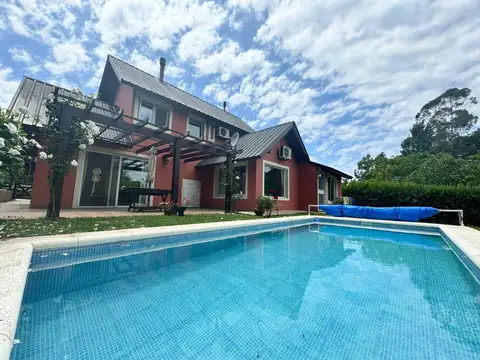 Casa en Sierra de los Padres zona Golf de tres ambientes con piscina