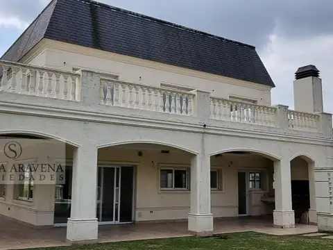 Casa en Venta con 2 cocheras