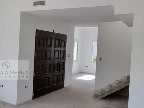 Casa 6 ambientes con 3 baños