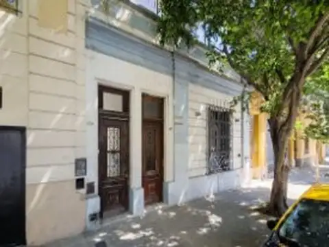 Venta PH 2 Ambientes con Patio – Sin Expensas – Av. Belgrano 4100, Almagro