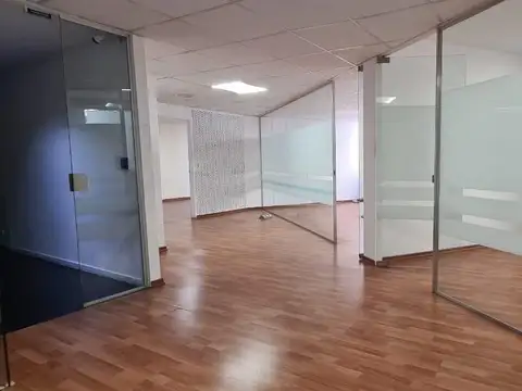 Oficina 7 ambientes con 3 baños