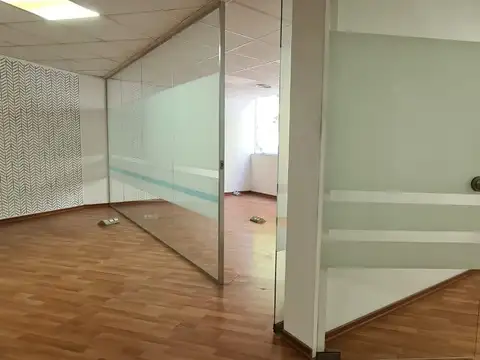 Oficina en Alquiler con 2 cocheras