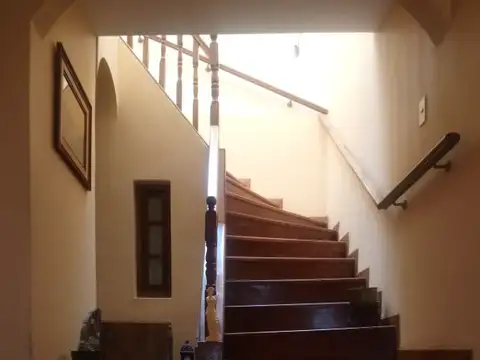 Depto Tipo Casa 6 ambientes con 2 baños