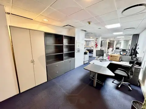 Oficina en Alquiler con 3 cocheras