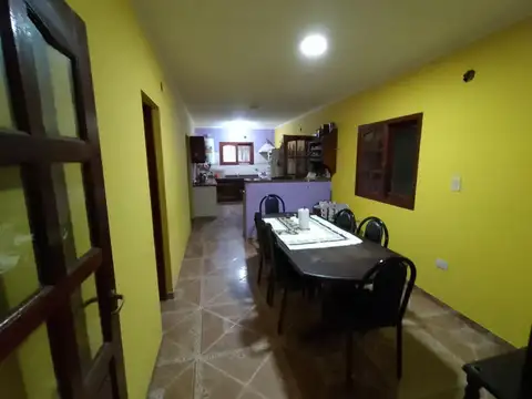 Casa 10 ambientes con 2 baños
