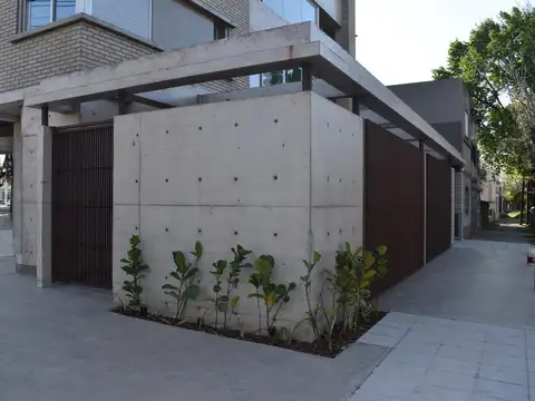 Av. Pte Peron 2400, Piso 2