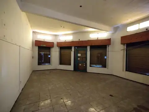 Locales comerciales al frente. Venta conjunta. Zona Centro