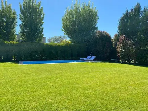 Casa en Alquiler Temporal con 2 cocheras