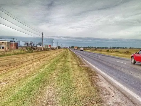 Santa Susana barrio abierto cerca de La Carolina posesión inmediata apto galpones para camión