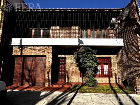 Venta de casa de 5 ambientes con cochera y quincho en Wilde
