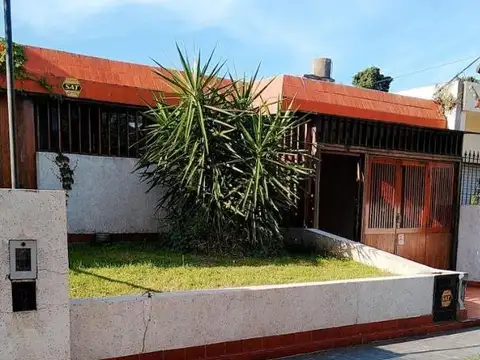 OPORTUNIDAD CASA 500 m2. EN LA FLORIDA A 50 METROS DEL RIO