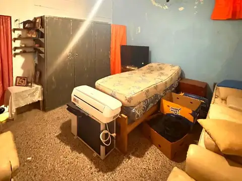 CASA EN VENTA DE 2 DORMITORIOS Y AMPLIO TERRENO FUNES
