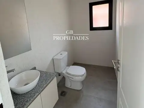 Casa en Venta en Pilar Del Este - Santa Sofia, USD 180.000