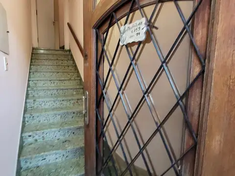 MUY AMPLIO Y LUMINOSO AL FRENTE CON BALCON ENTRADA INDEPENDIENTE