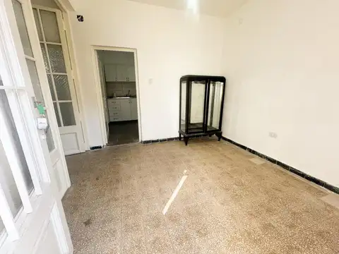 Casa 8 ambientes con 2 baños