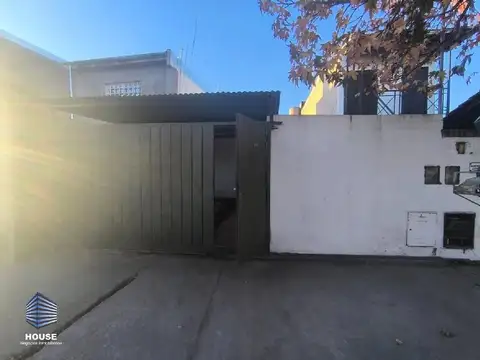 CASA 3 DORMITORIOS CON PATIO Y COCHERA EN BARRIO LAS PALMAS SOBRE DON BOSCO