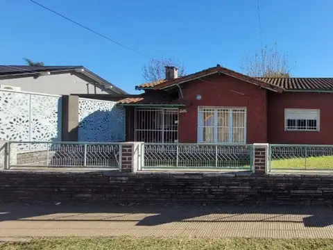 CASA EN VENTA EN VILLA LUZURIAGA LOTE AMPLIO 15x29